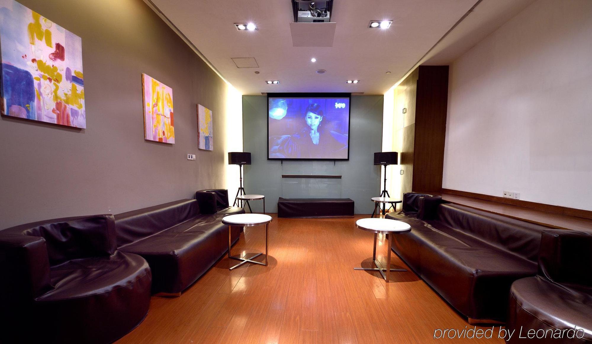 Holiday Inn Express Shanghai Nanhuizui Exterior photo