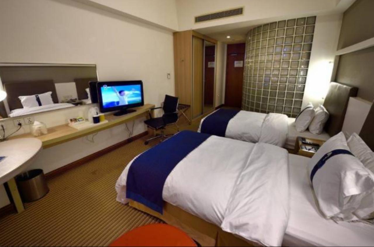 Holiday Inn Express Shanghai Nanhuizui Exterior photo